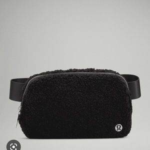 Lululemon Sherpa belt bag